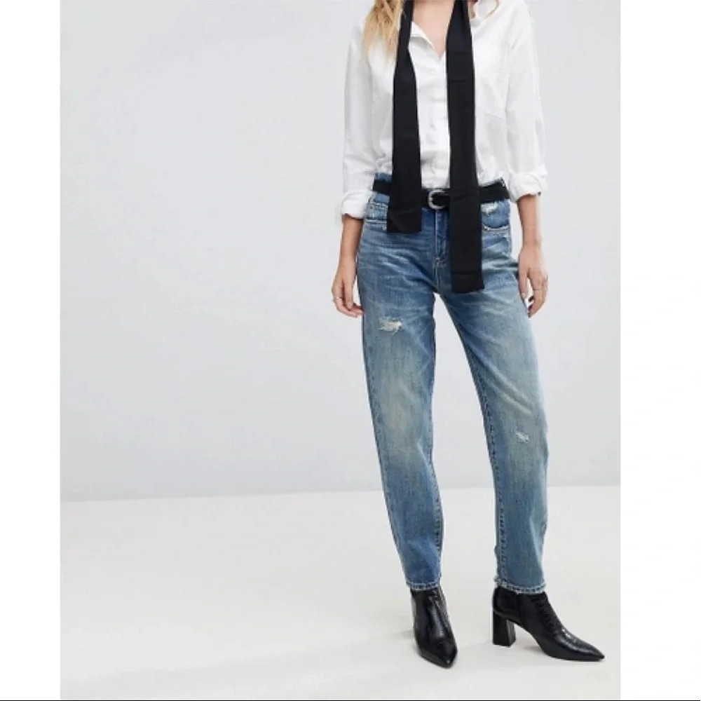 ✨NWT BlankNYC Hi Rise Tapered Leg Raw Hem Distressed Mom Jeans Size 25